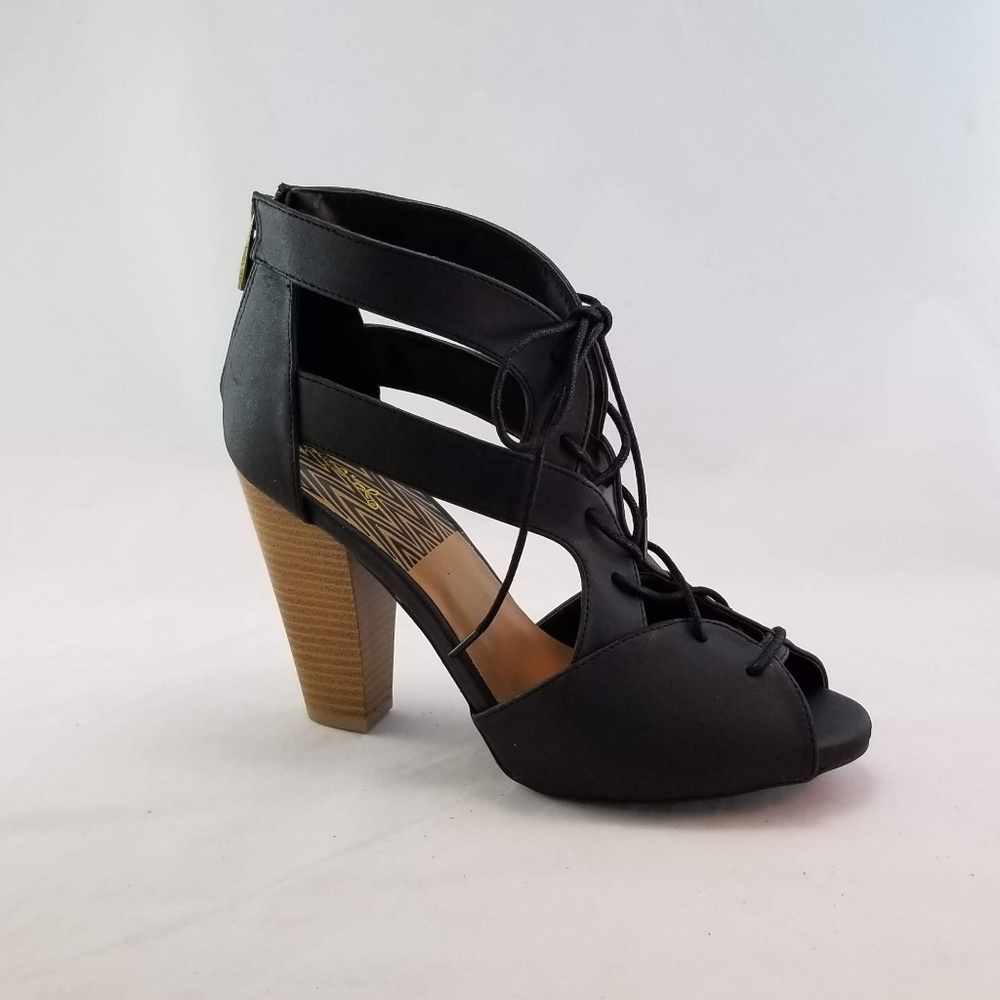 Qupid Women's Bailey Heeled Sandal Black 10 M